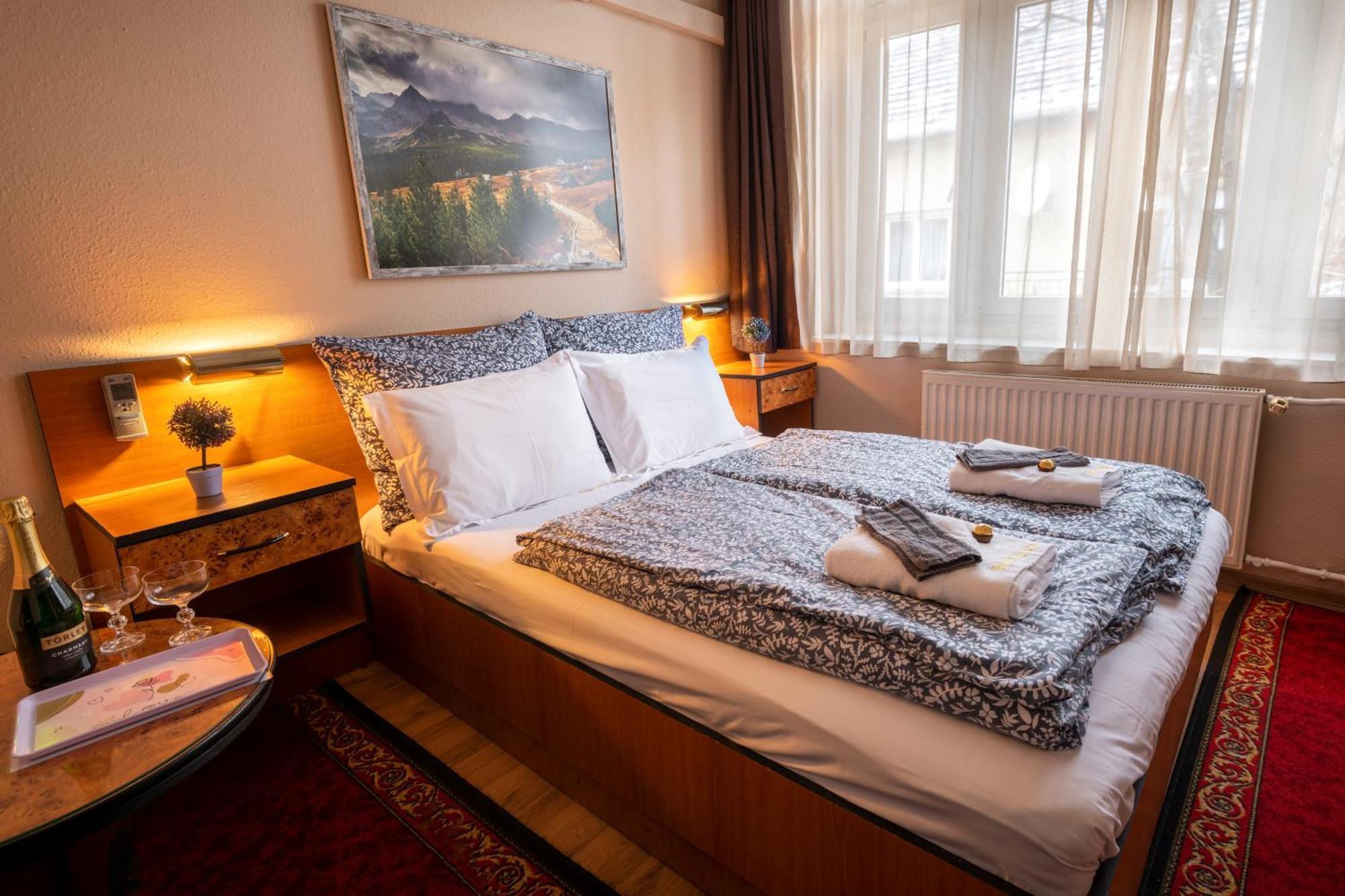 Hotel Kristal Gellert Hill Budapest Bagian luar foto