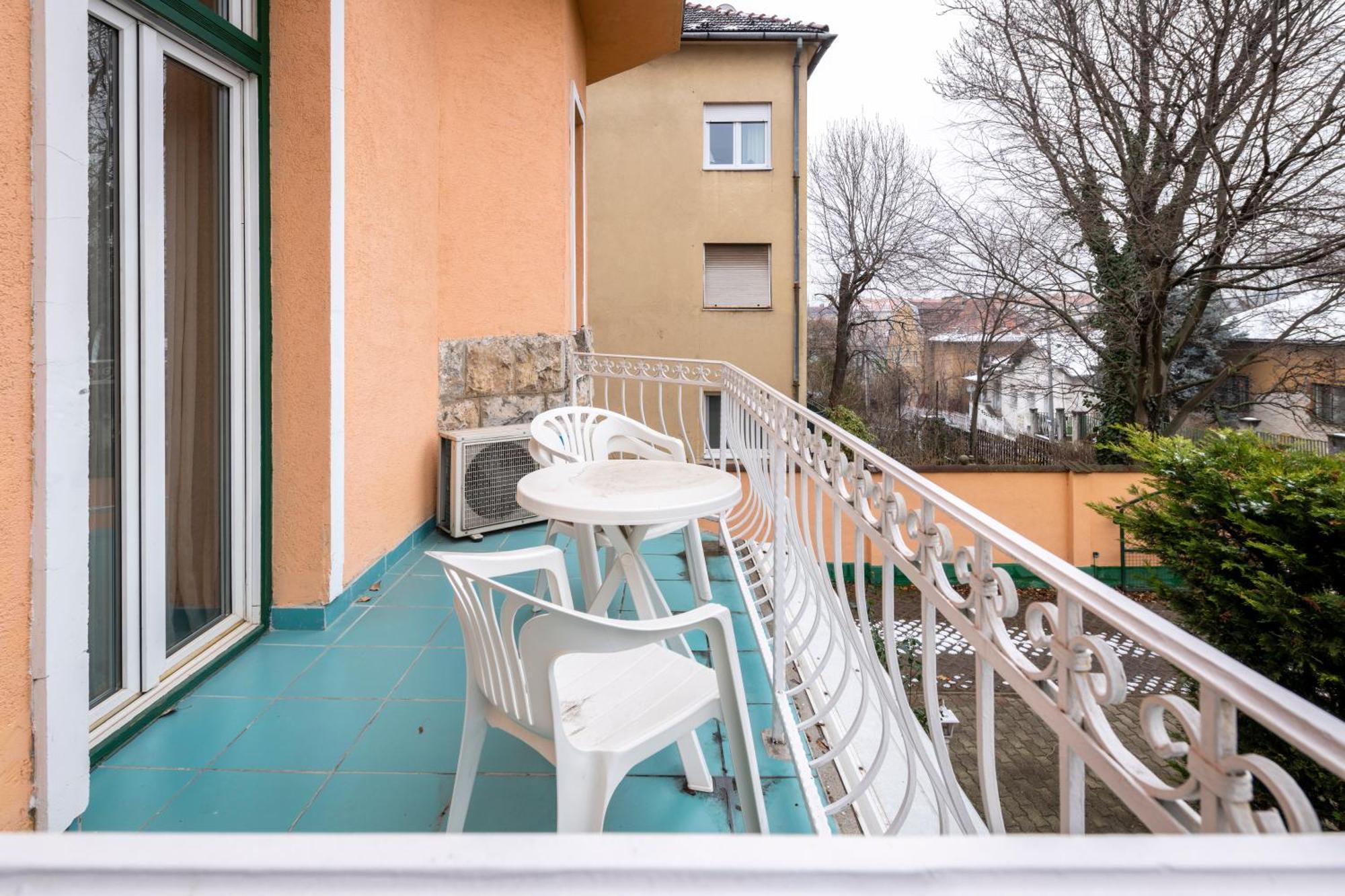 Hotel Kristal Gellert Hill Budapest Bagian luar foto