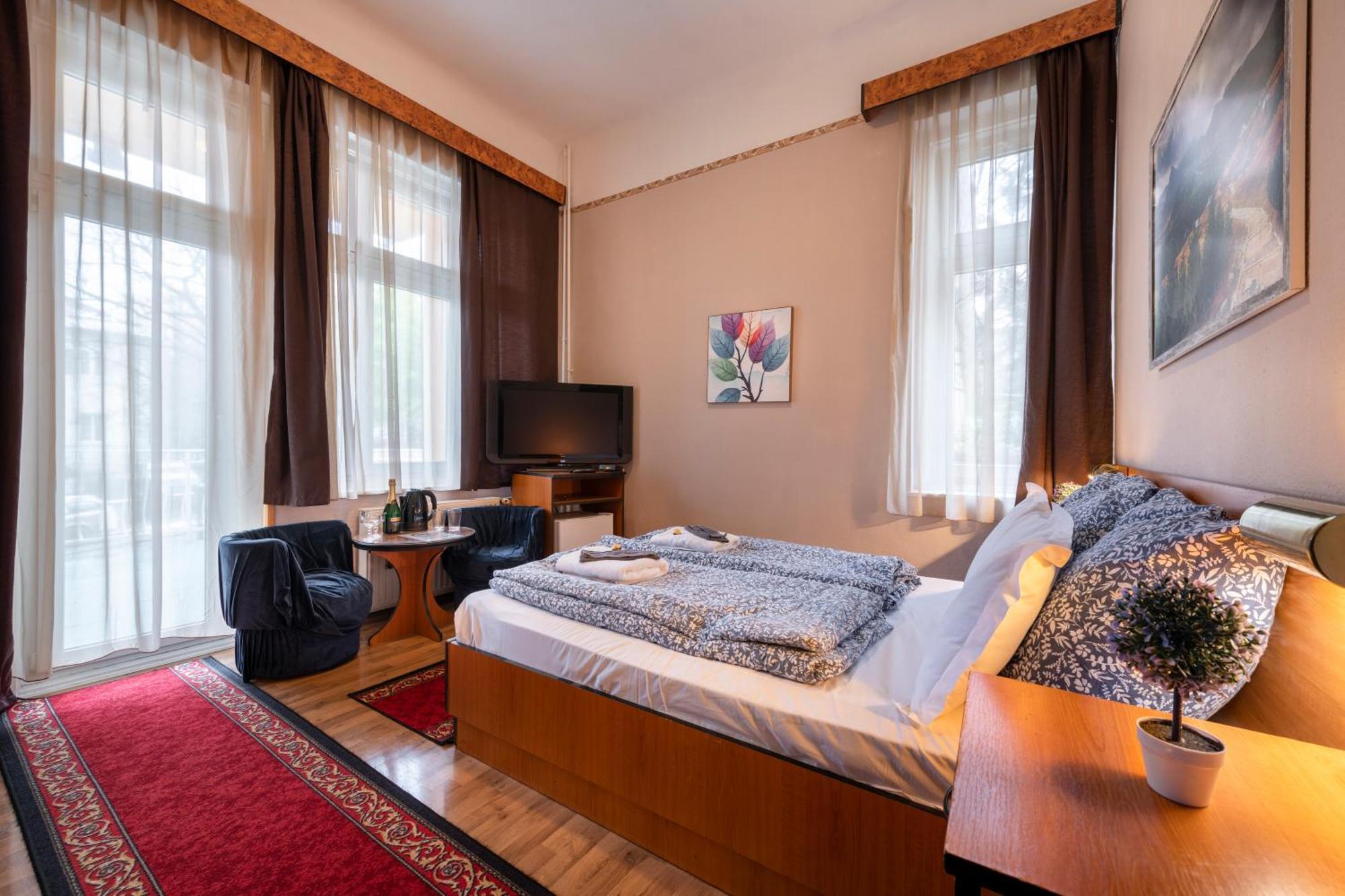 Hotel Kristal Gellert Hill Budapest Bagian luar foto