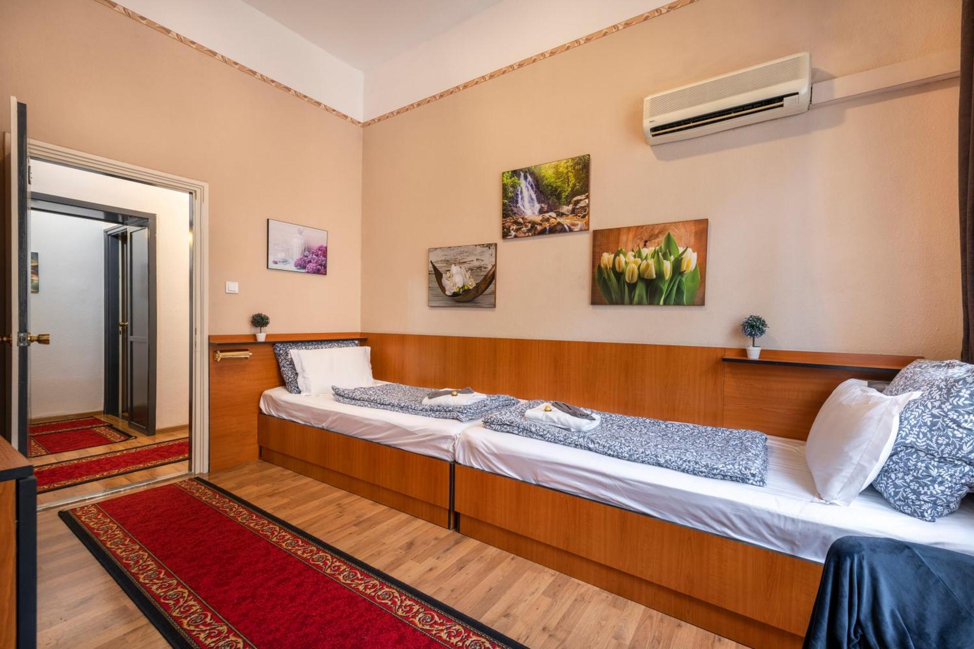 Hotel Kristal Gellert Hill Budapest Bagian luar foto